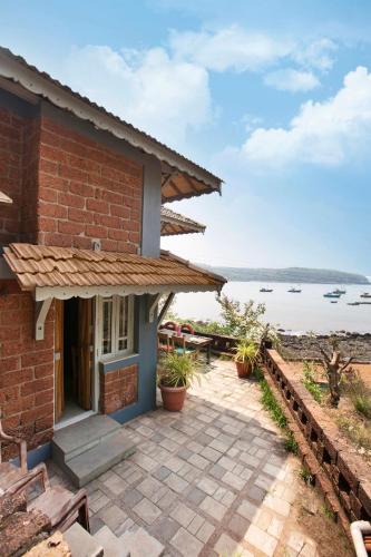 SaffronStays Crescent Bay Palshet in Chiplun, India