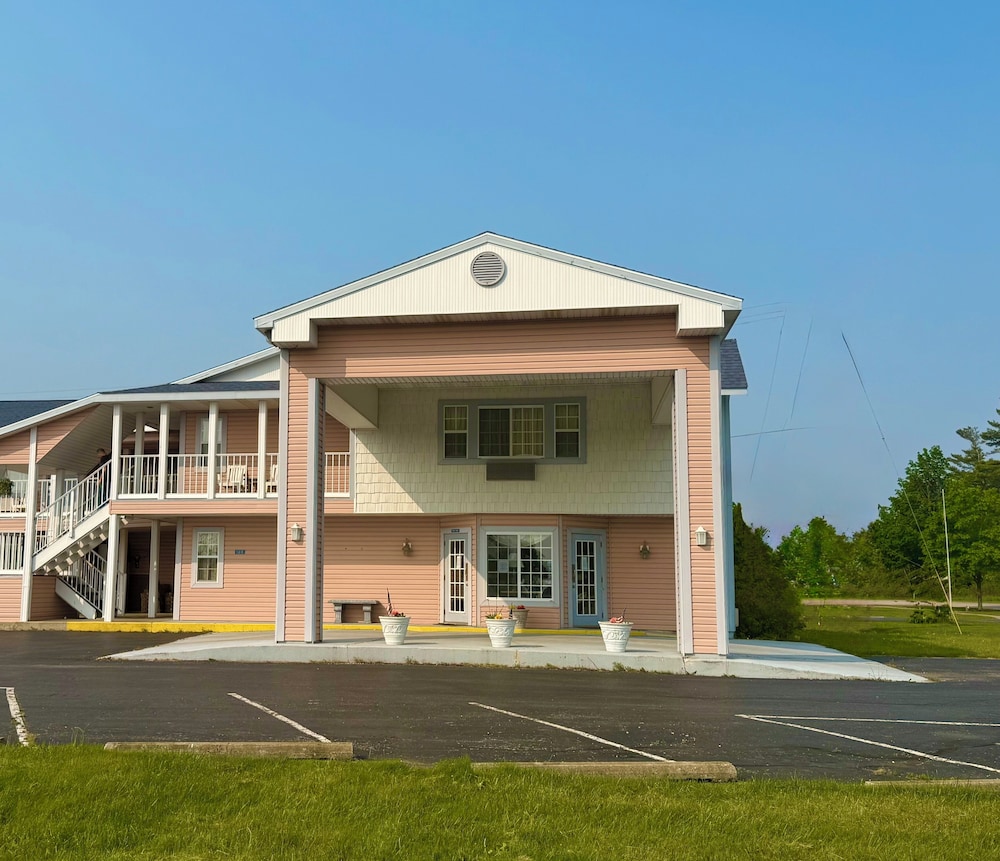 Great Lakes Inn - photo 29