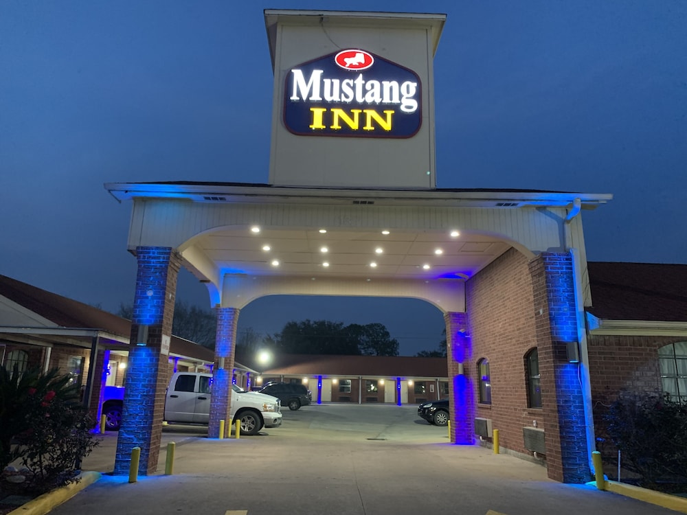 Luxury Inn and Suites - photo 17