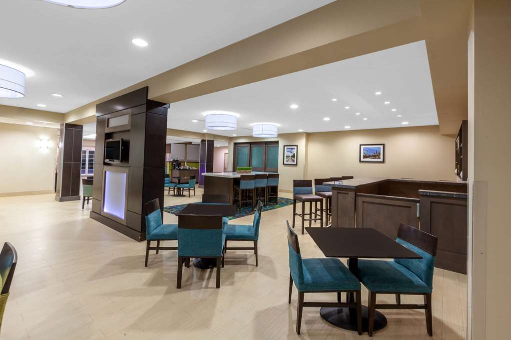 La Quinta Inn & Suites by Wyndham Midland North - photo 7