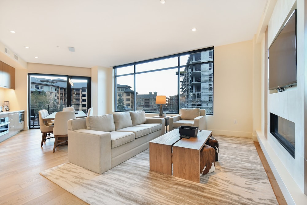 New & Luxury 2 BR in Canyons Village Ski In Out — 4-Star Luxury Hotel in Bridgeport, United States