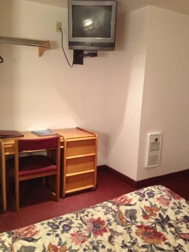 Cozy Cove Beachfront Resort Inn - photo 33
