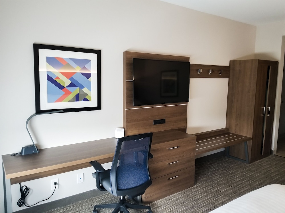 Holiday Inn Express & Suites Charlotte NE University Area by IHG - photo 15