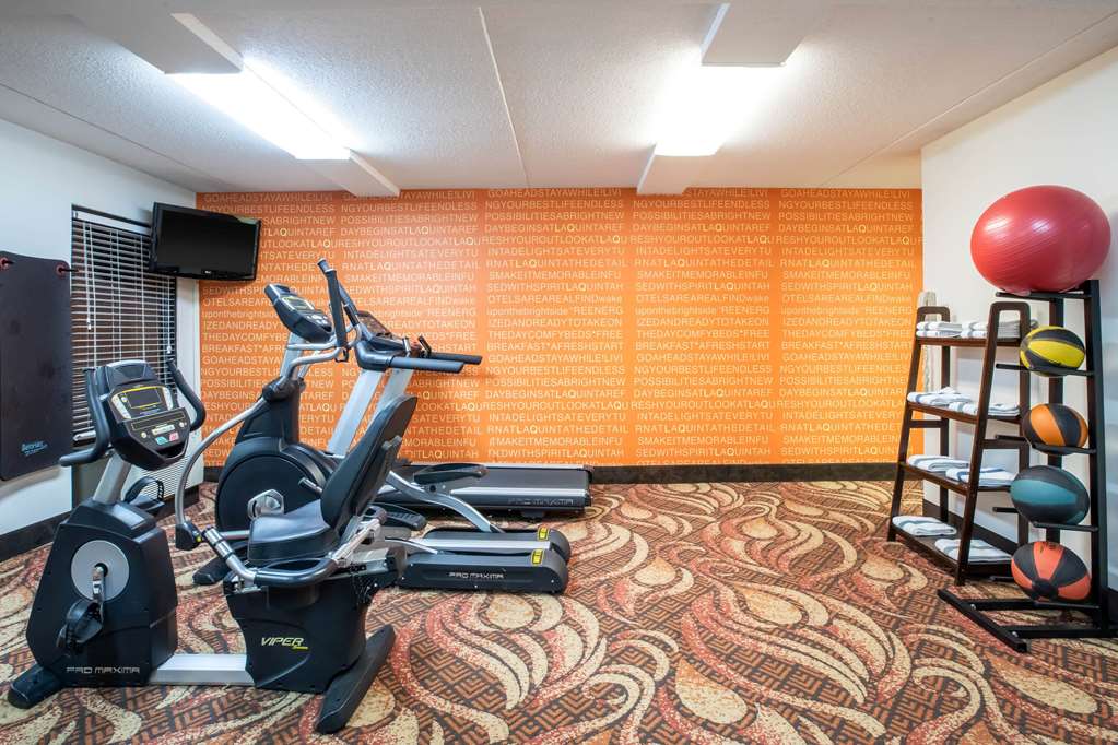 La Quinta Inn by Wyndham Davenport & Conference Center - photo 9