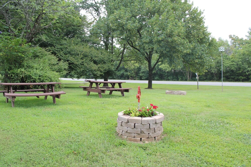 Shawnee Trails Lodging and Suites - photo 43