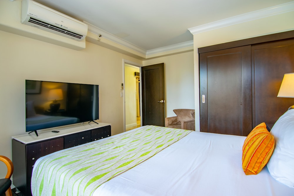 Regency on Beachwalk Waikiki by OUTRIGGER - photo 10