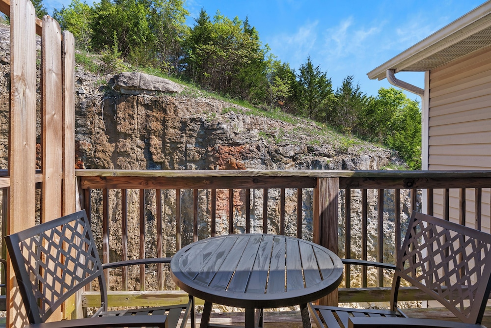 Hillside Cottage in The Vineyards Resort - photo 20