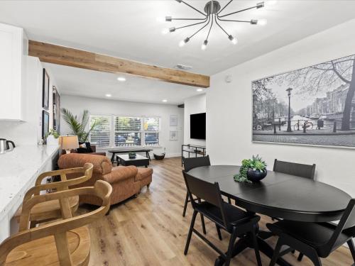 Cozy Arlington Bungalow 4 Mins to AT&T Stadium — 4-Star Luxury Hotel in Arlington, United States