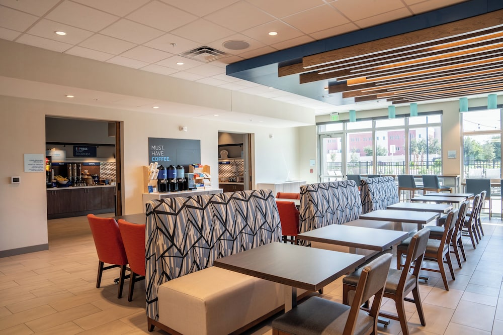 Holiday Inn Express & Suites Fort Walton Beach Eglin Area by IHG - photo 64