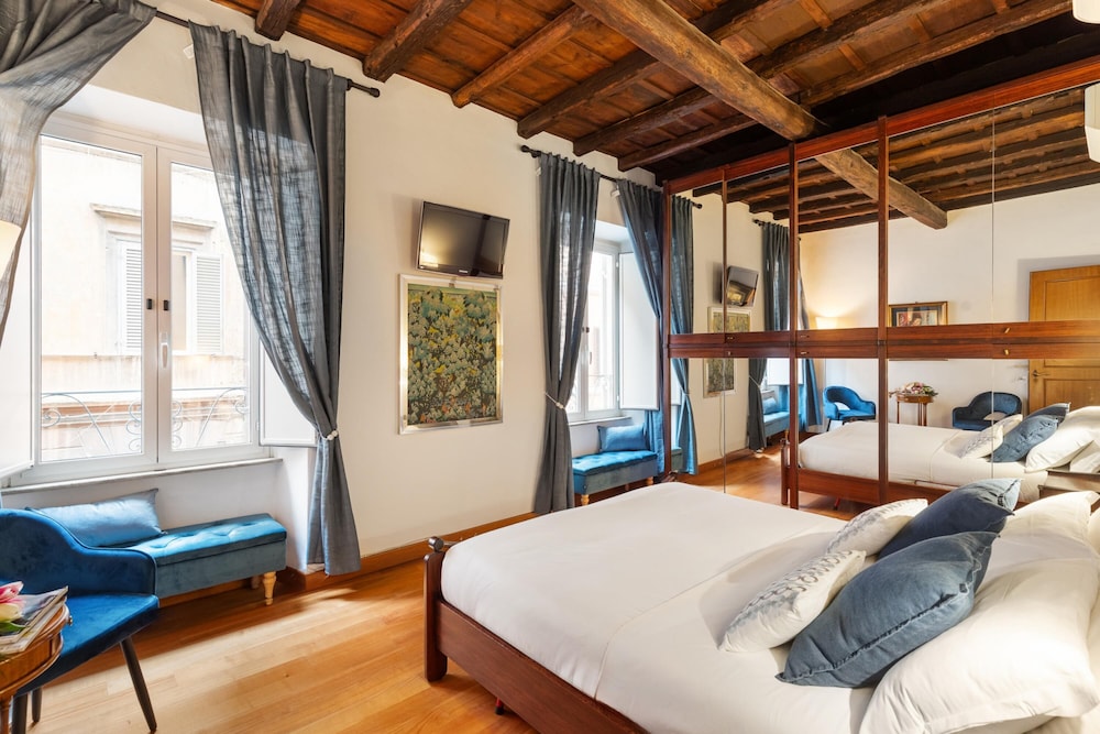 Monti Charming Amphora Apartment — 4-Star Luxury Hotel in Rome, Italy