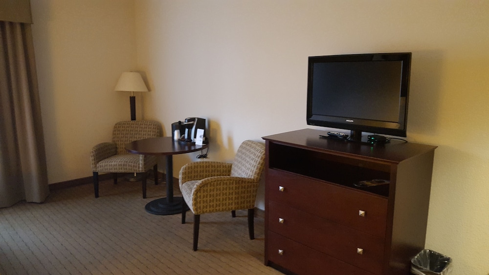 Holiday Inn Express & Suites Antigo an IHG Hotel - photo 3