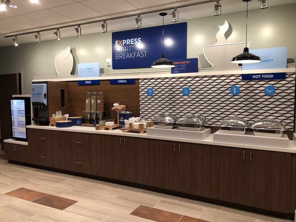 Holiday Inn Express & Suites Racine by IHG - photo 45