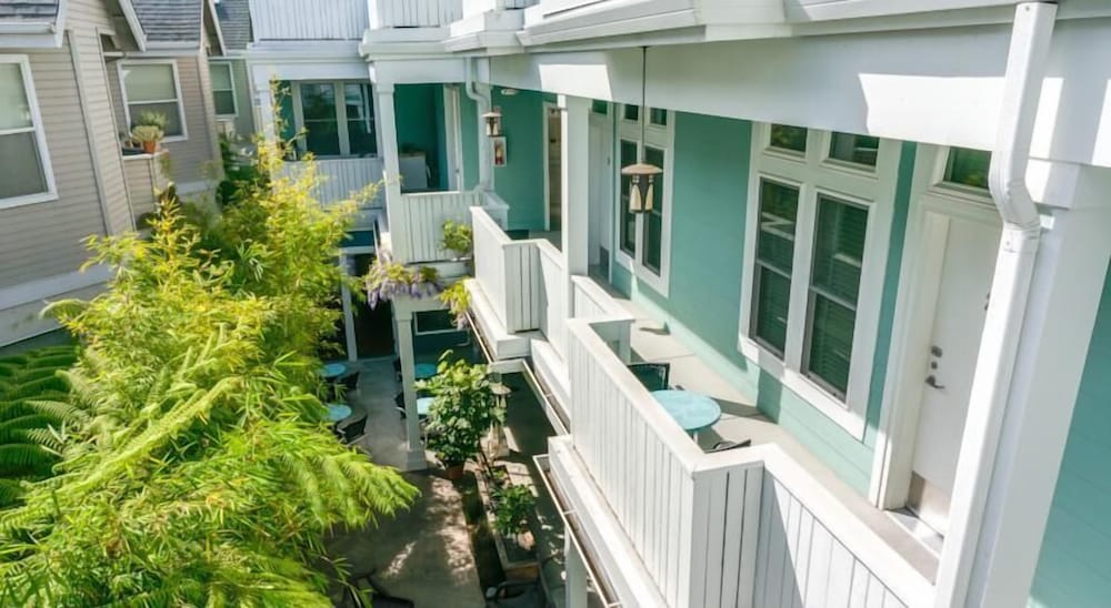 Pacific Blue Inn - photo 23