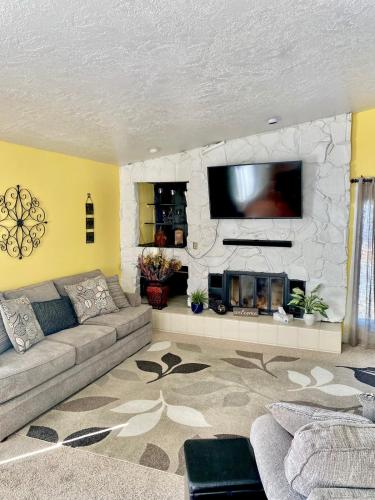 Unique Home Near Temple and Parks great for families — 4-Star Luxury Hotel in Pocatello, United States
