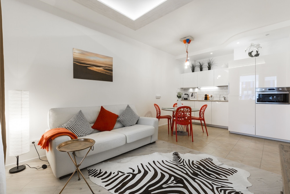 Artsy Apartment near Nevsky — 4-Star Luxury Hotel in Saint Petersburg, Russia