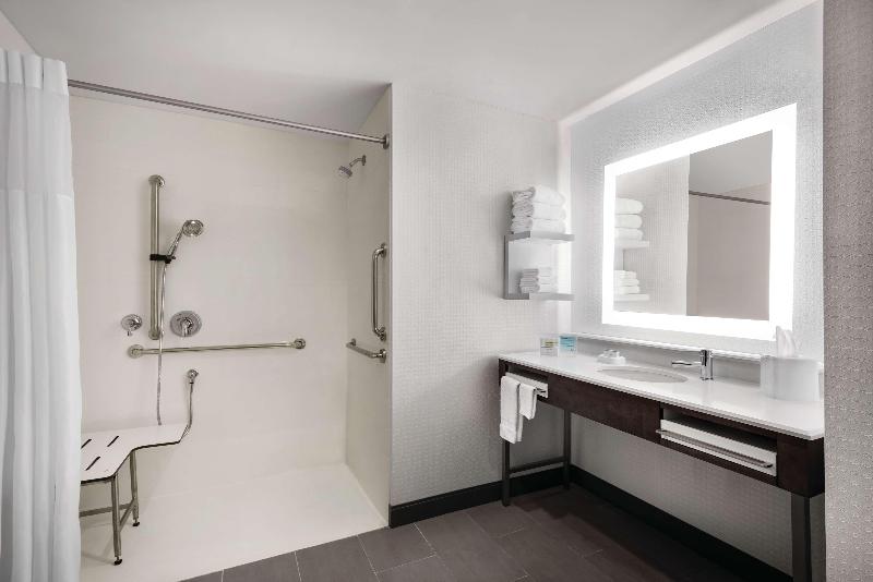 Hampton Inn Brooklyn Park - photo 46