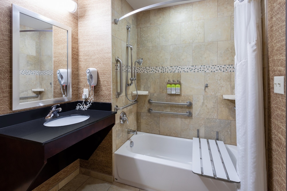 Holiday Inn Express & Suites Rochester Mayo Clinic Area by IHG - photo 6