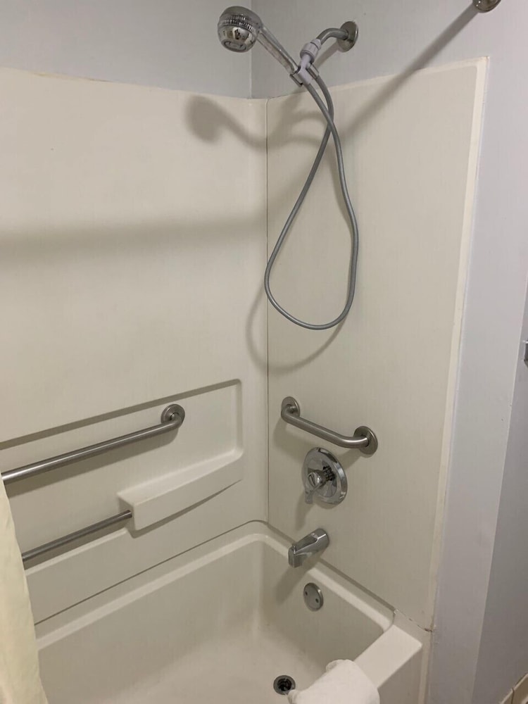 Key West Inn Childersburg - photo 25