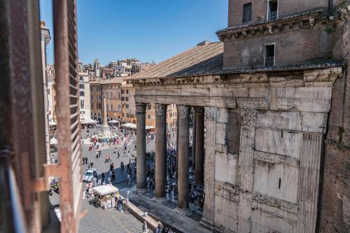Heart of Rome Pantheon View
