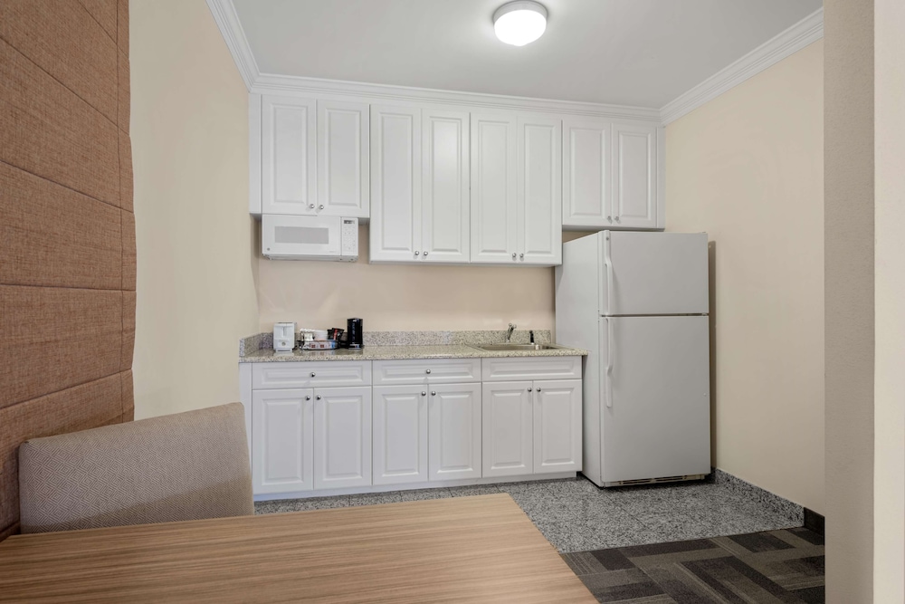 Hampton Inn Charleston North - photo 14