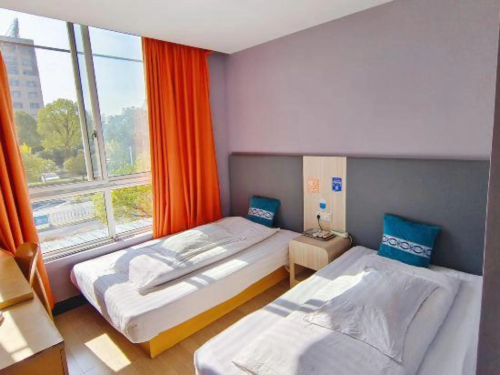 Hongjin Hotel — hotel in Jixi