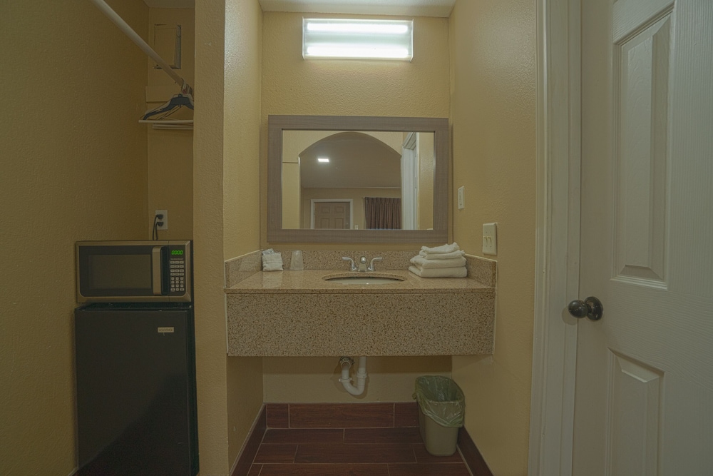 Days Inn by Wyndham Aransas Pass - photo 30