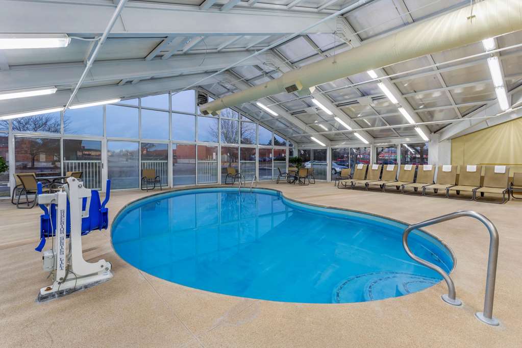 La Quinta Inn & Suites by Wyndham Rockford - photo 8