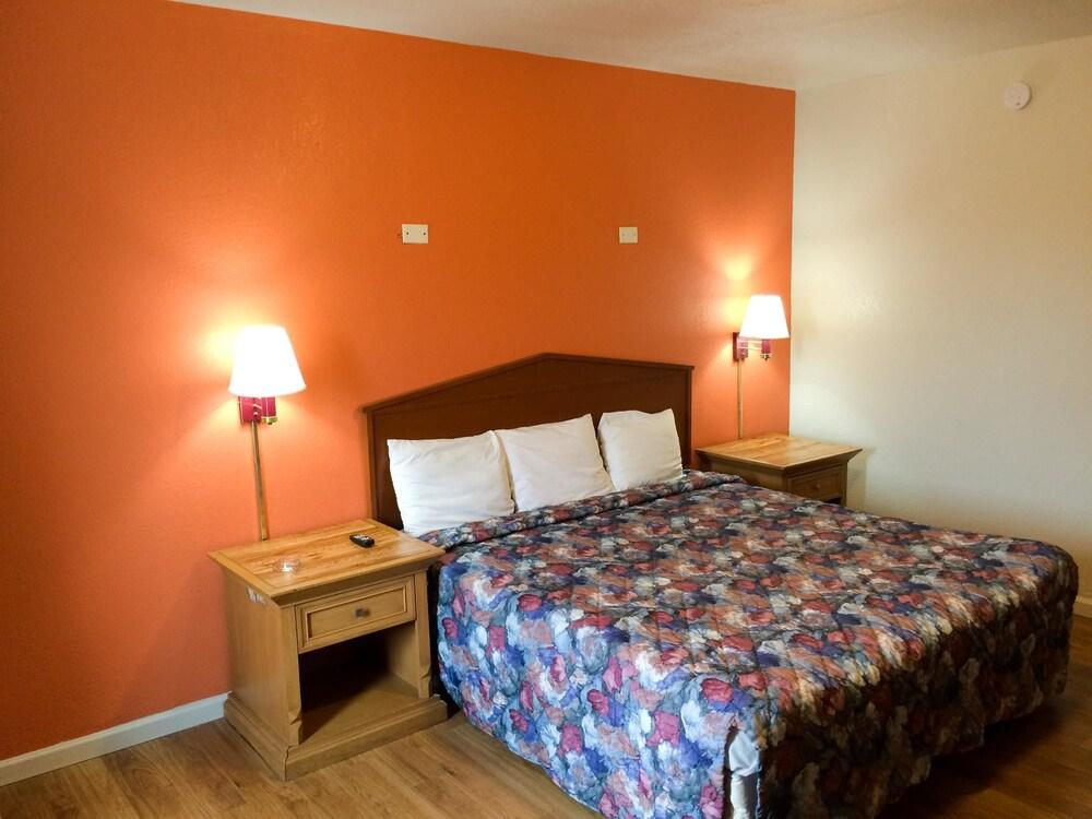 Motel 6 - photo 4