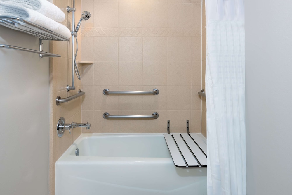 Embassy Suites by Hilton Dallas Park Central Area - photo 20