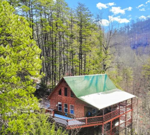 Wilderness Lodge Hot Tub Game Room Pool Access 560 FREE tickets each paid day — 4-Star Luxury Hotel in Sevierville, United States