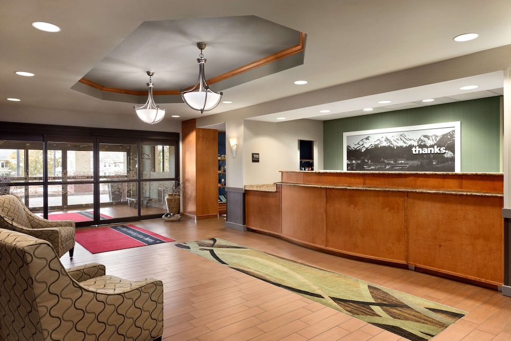 Hampton Inn & Suites Manchester Bedford - photo 2