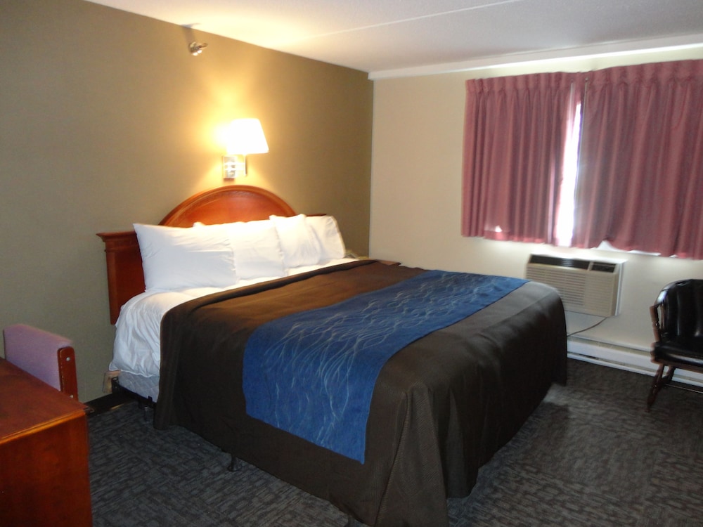 Bangor Inn & Suites - photo 6