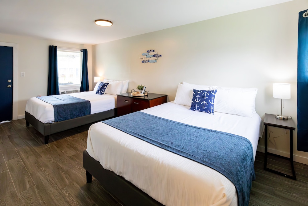 Anchor Bay Inn and Suites - photo 12