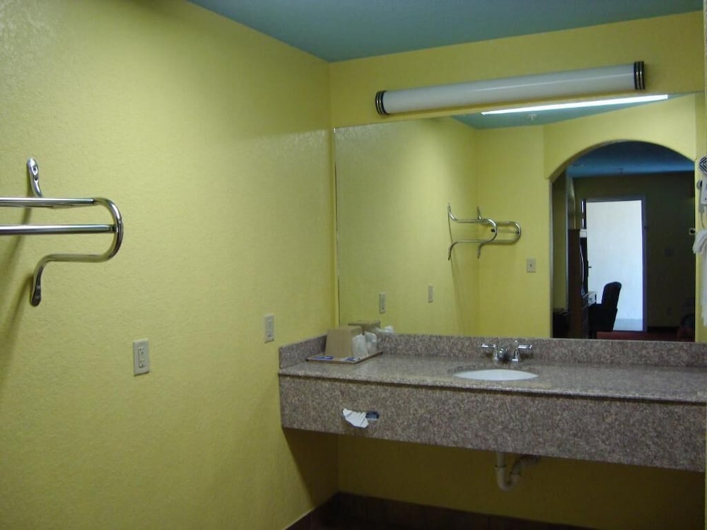 Winnquest Inn Near Ft. Sam Houston - photo 27