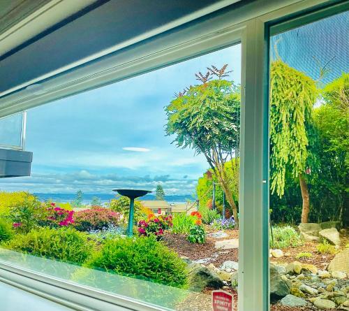 1400sf Cozy Retreat with Sound View Garden & Privacy — hotel in Federal Way