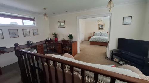 Blackburn Lake Bed and Breakfast — 4-Star Luxury Hotel in Blackburn, Australia