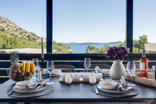 Mobile home Sun Paradise — 4-Star Luxury Hotel in Pakostane, Croatia