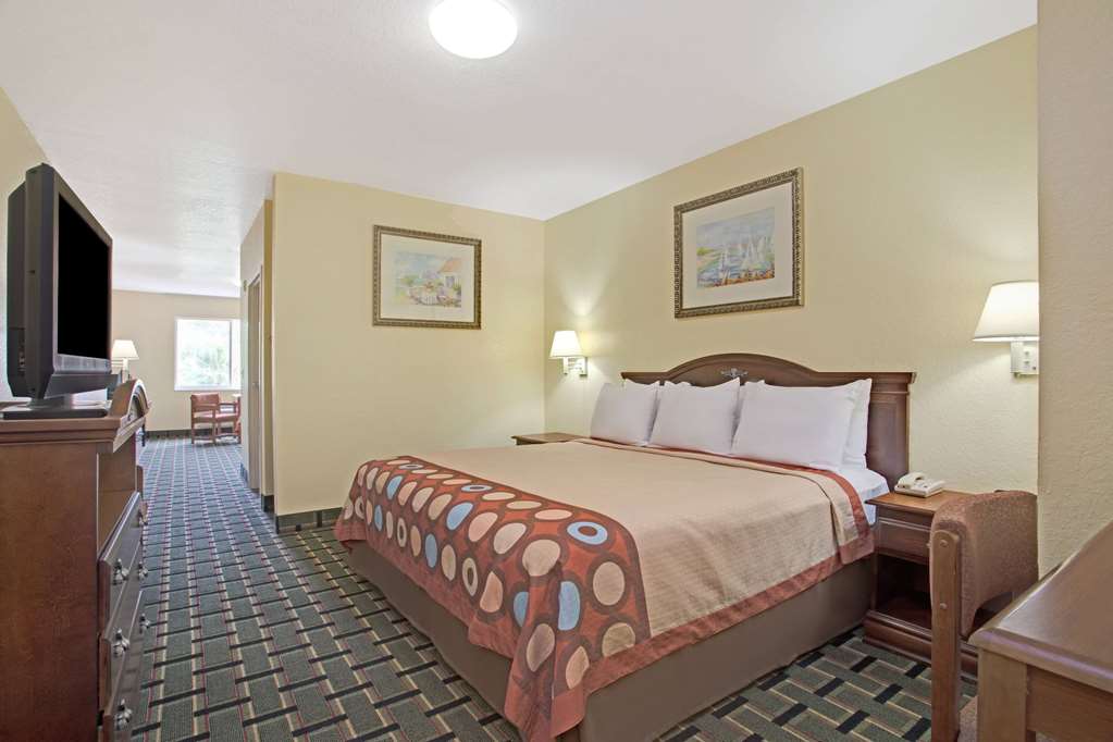 Super 8 by Wyndham Daytona Beach - photo 10