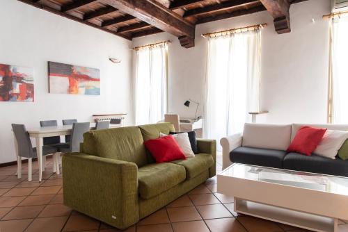 Youhosty Mercato Big 16 — 4-Star Luxury Hotel in Milan, Italy