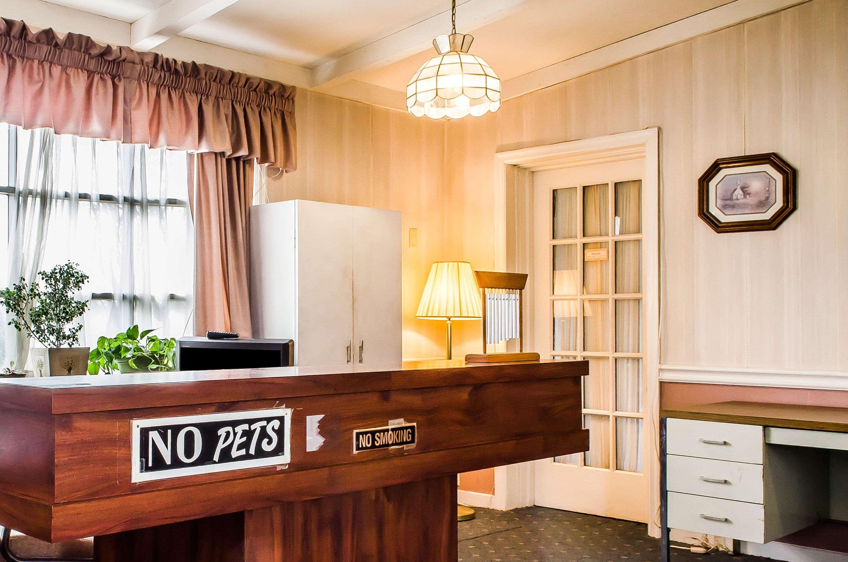 Rodeway Inn Akron - photo 14