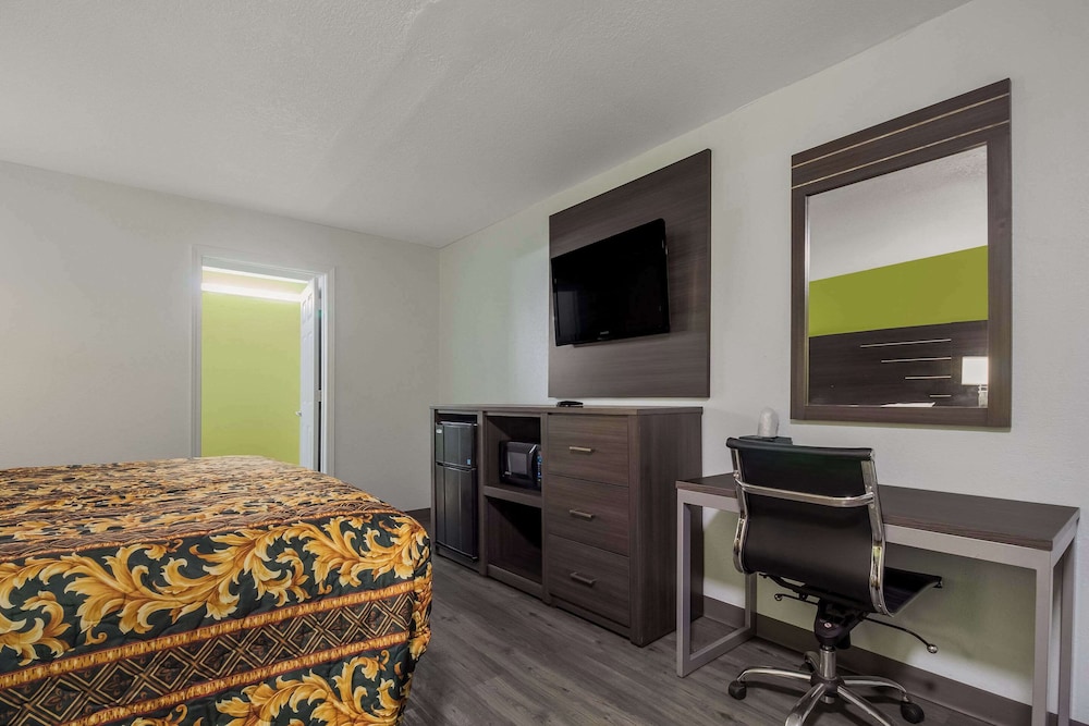 Rodeway Inn Conference Center - photo 18