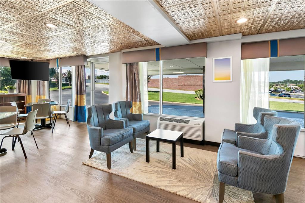 Days Inn by Wyndham Seneca Clemson Area - photo 11