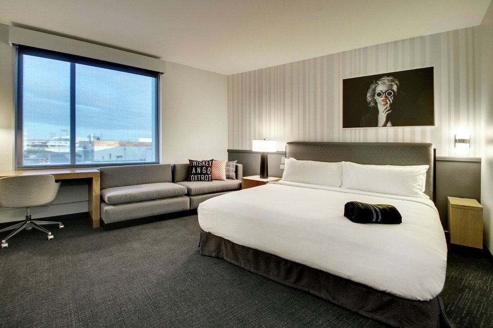 The Rose Chicago Tapestry Collection by Hilton - photo 14
