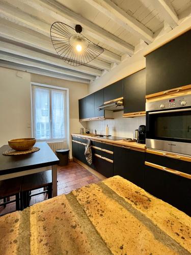 Les Deux L du Vignoble in Chablis, France