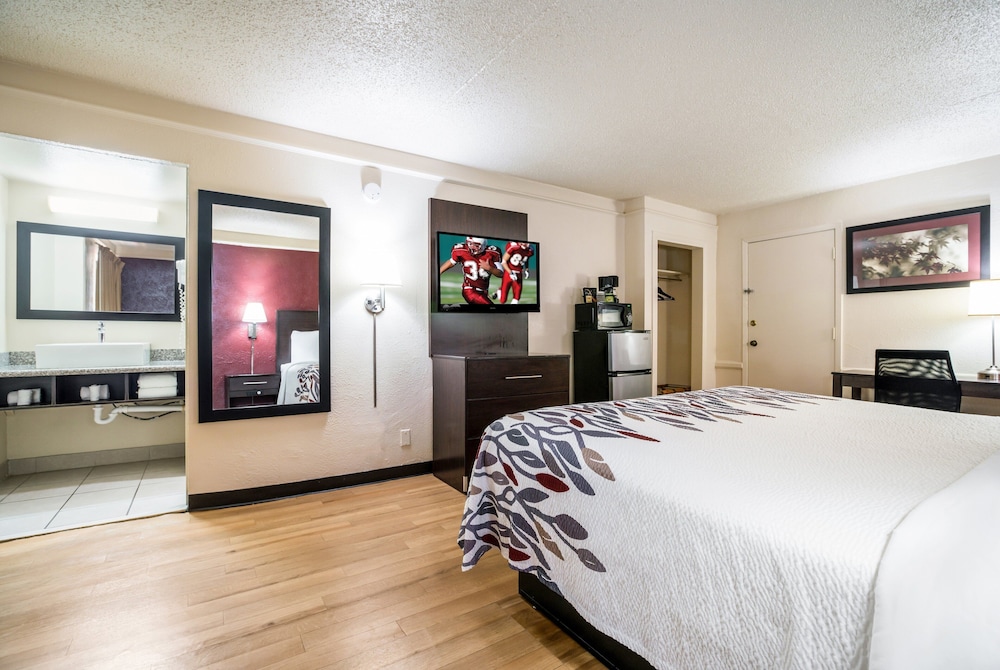 Red Roof Inn North Dallas Park Central - photo 6