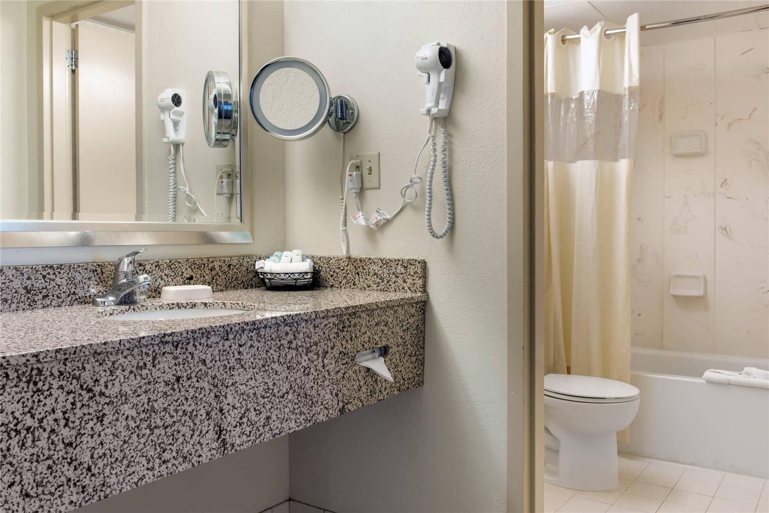Quality Hotel Conference Center Cincinnati Blue Ash - photo 26