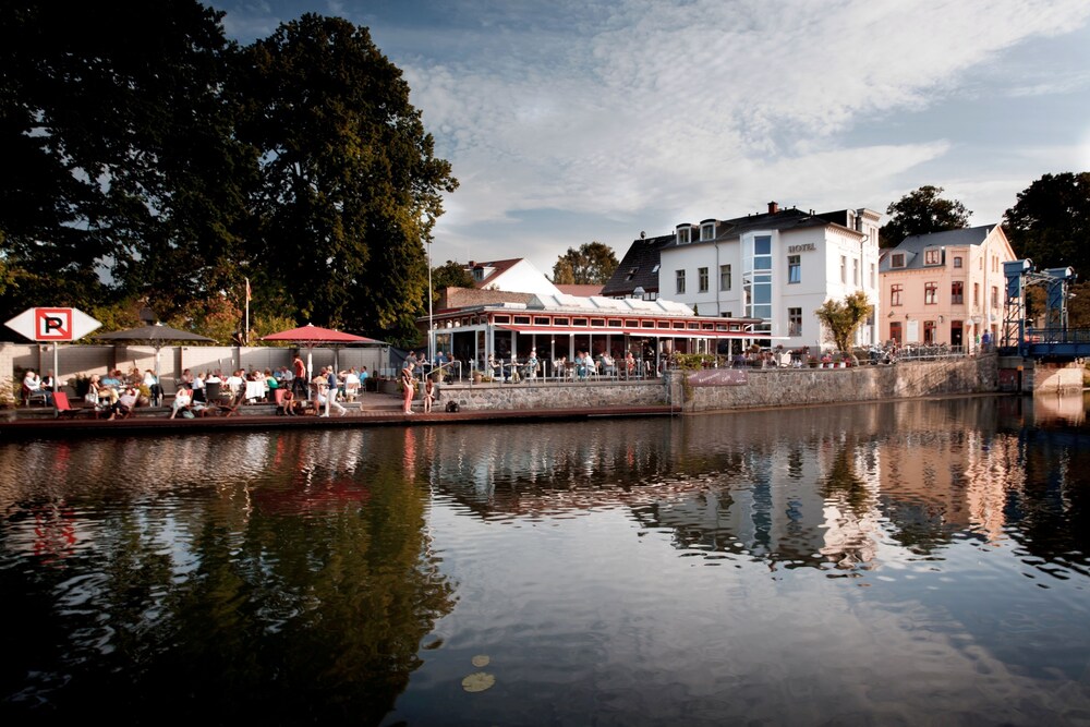 Hotel und Restaurant Fackelgarten — hotel in Plau Am See