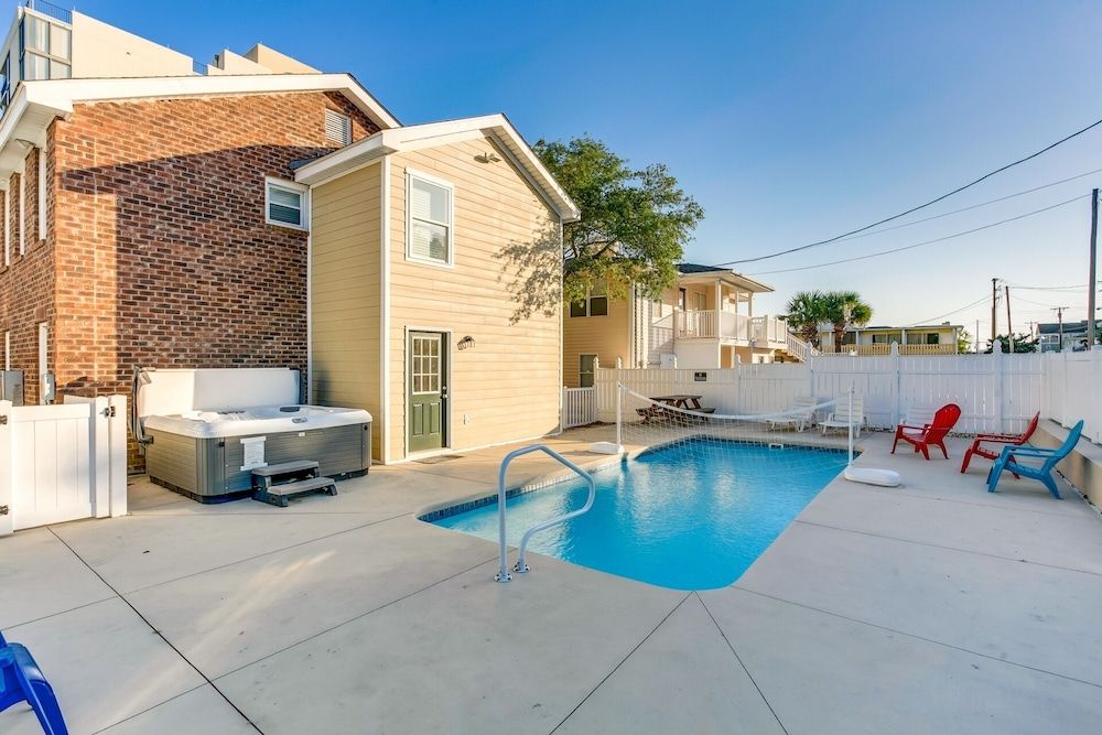 Brick House 2nd Row Beach House Crescent Beach — 4-Star Luxury Hotel in Myrtle Beach, United States