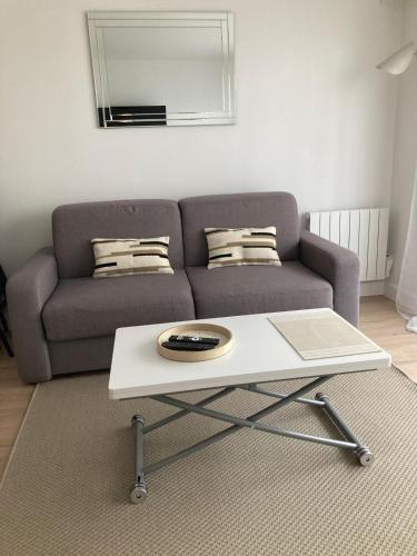 Grand Studio Hyper Centre Avec Balcon Tout Refait Mars 2025 in Deauville, France