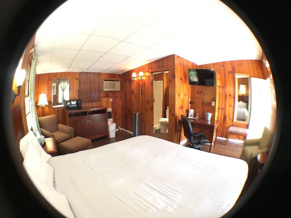 CedarWood Inn - photo 7